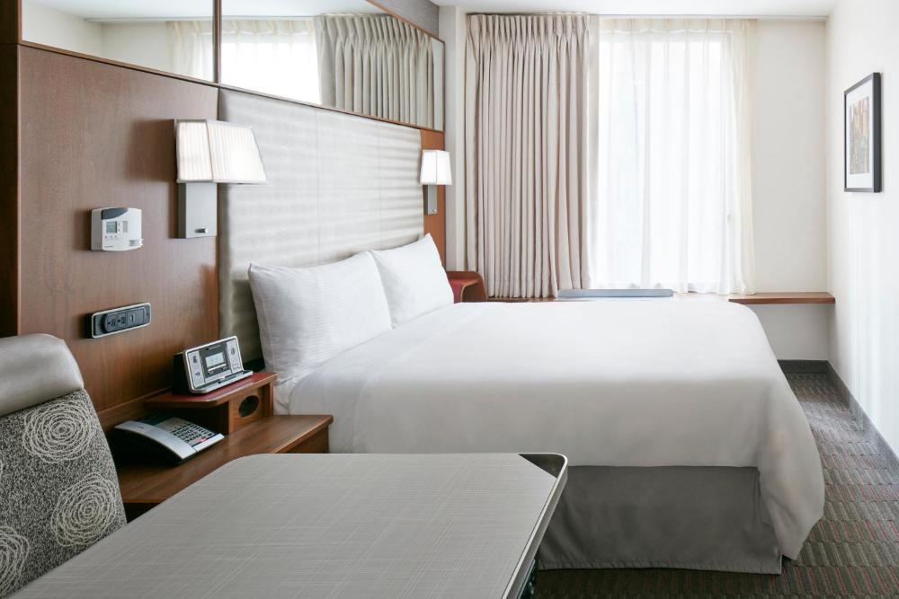 Room with Queen Bed interior