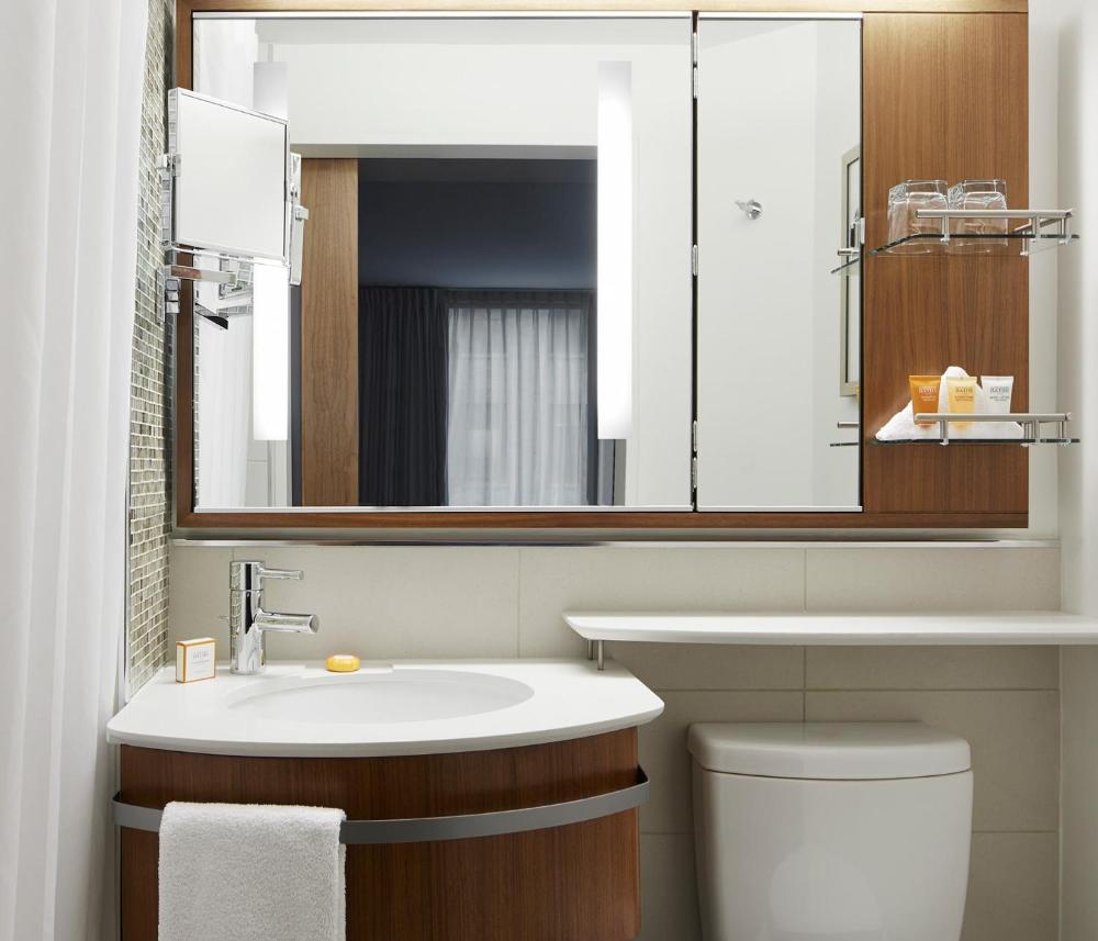 Standard Queen Room interior